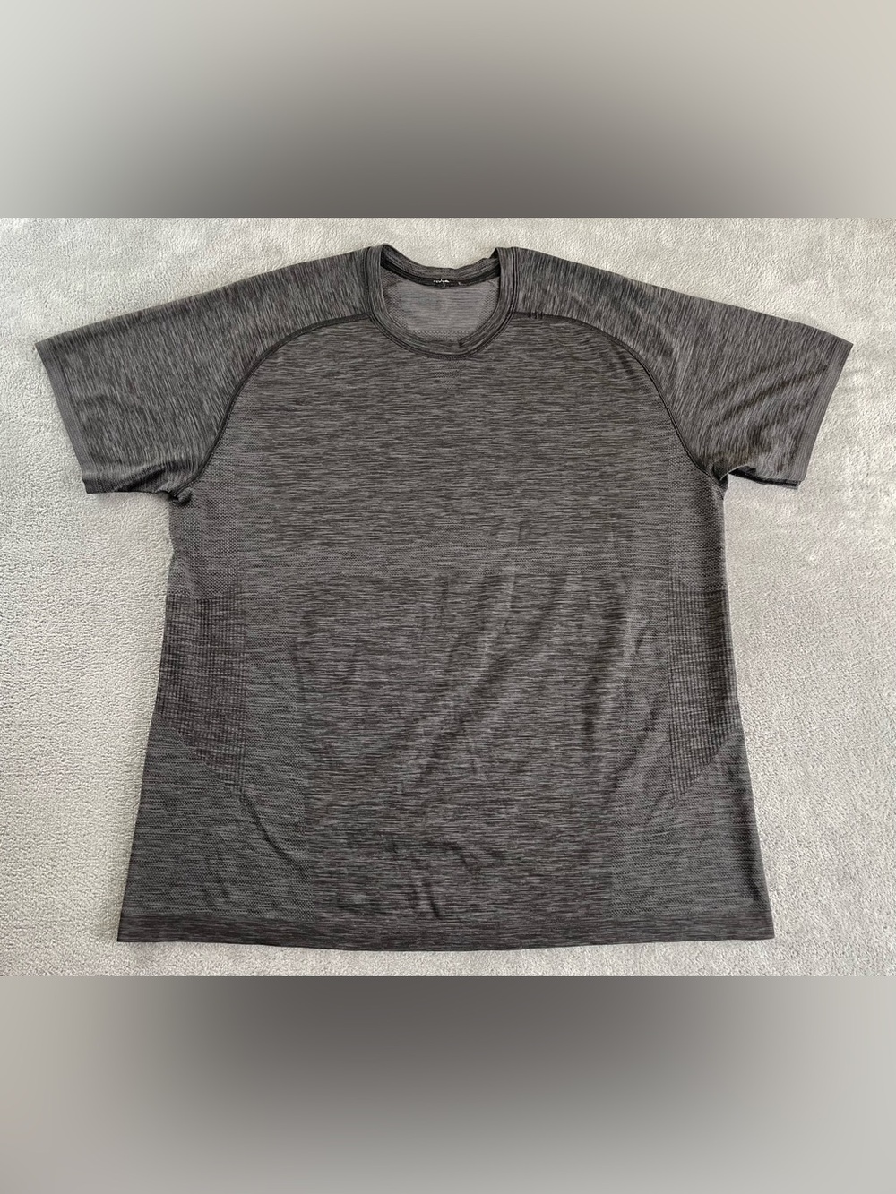 Lululemon Metal Vent Tech Style Performance Stretch Shirt XXL Mens Grey Active